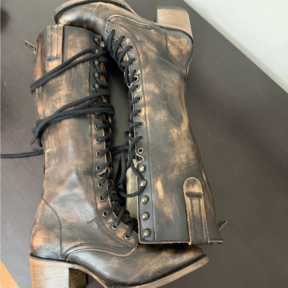 Freebird by Steven Grany Distressed Black and Brown Lace-Up Boots 7 - Picture 11 of 11